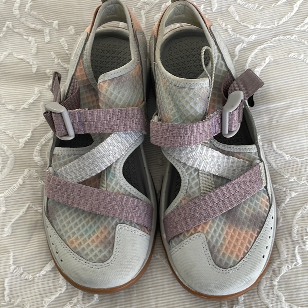 Fun chaco’s.  Barely worn